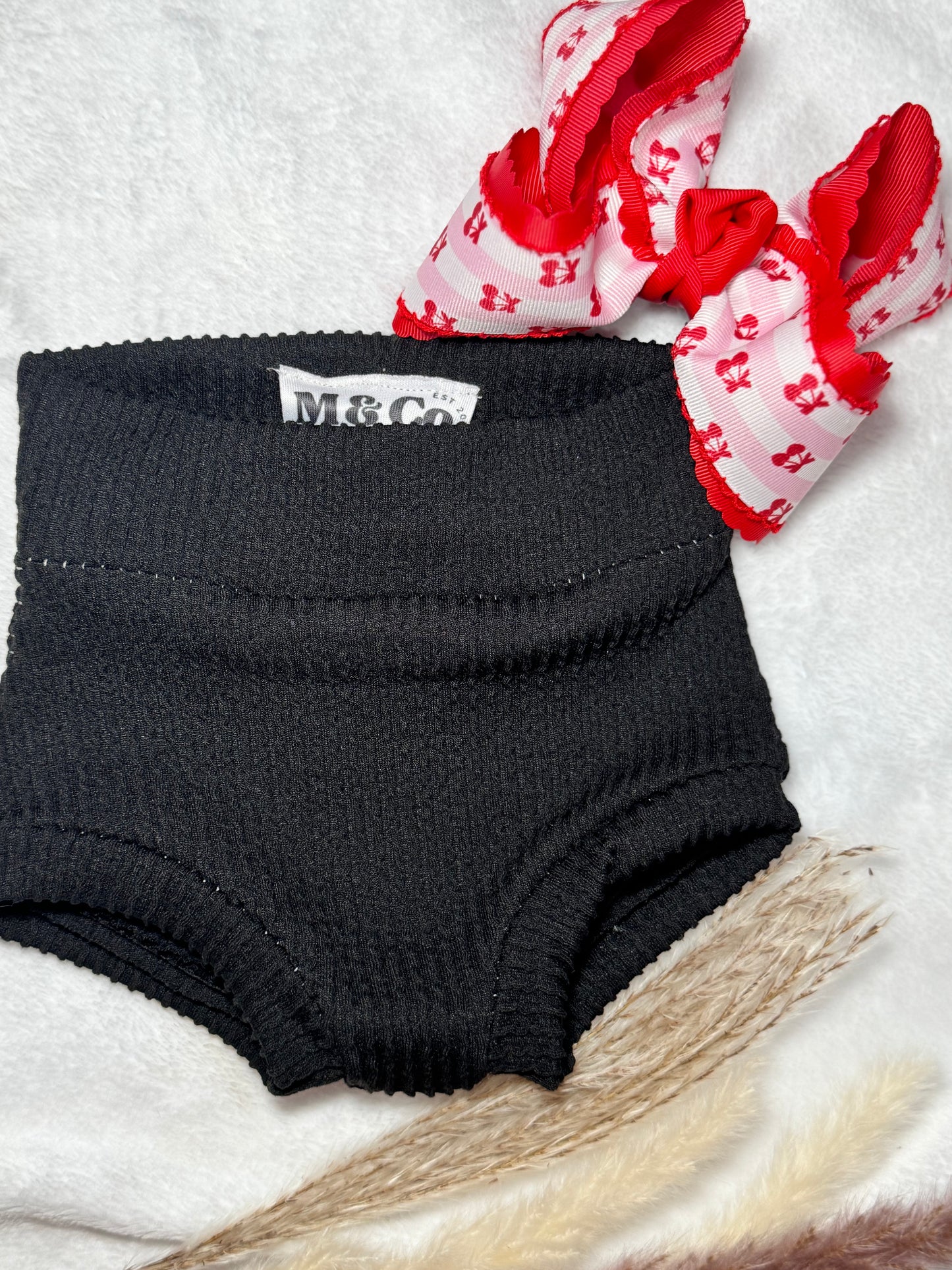 Black Ribbed Bummies